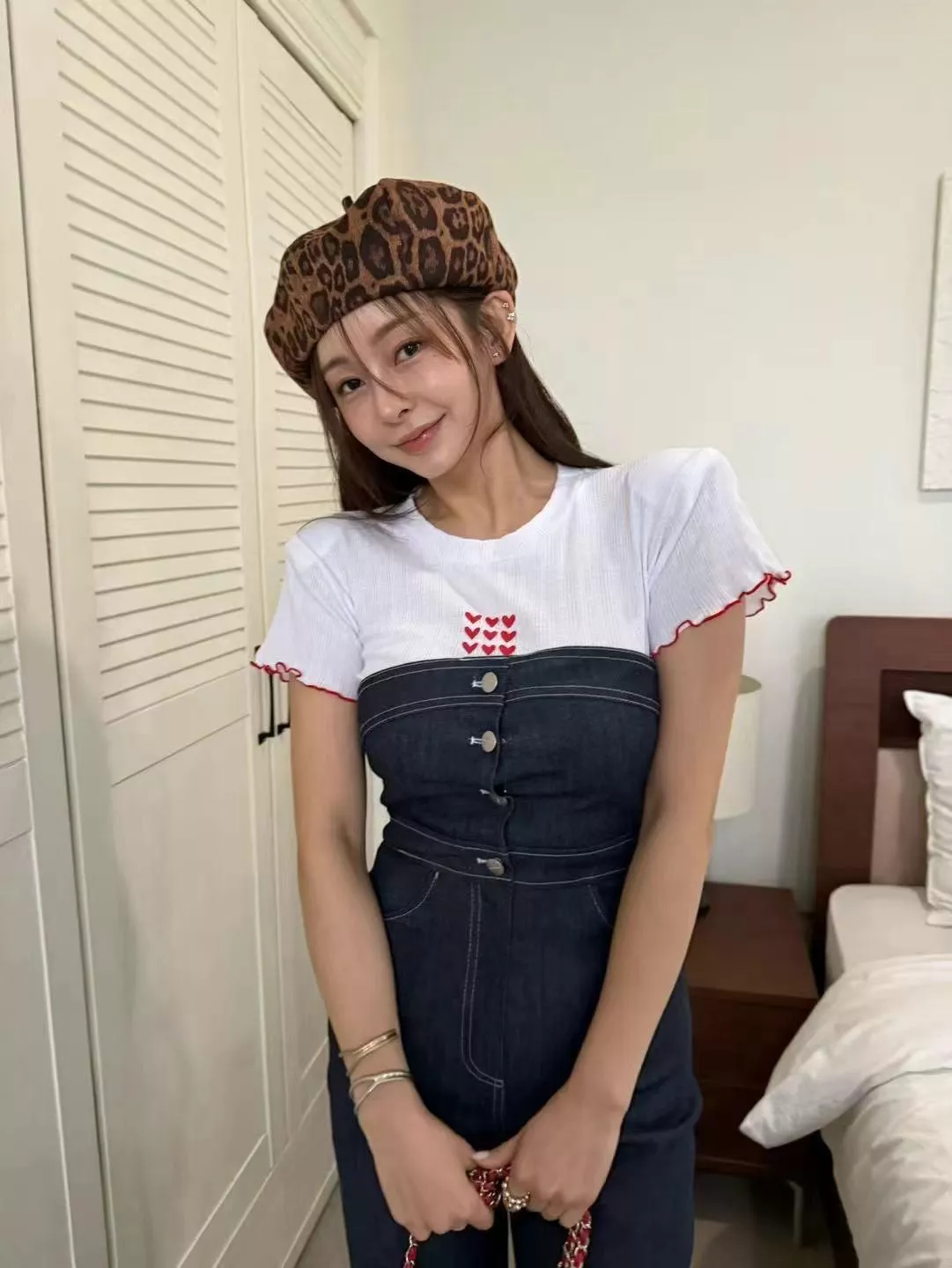 木耳滾邊愛心短版T