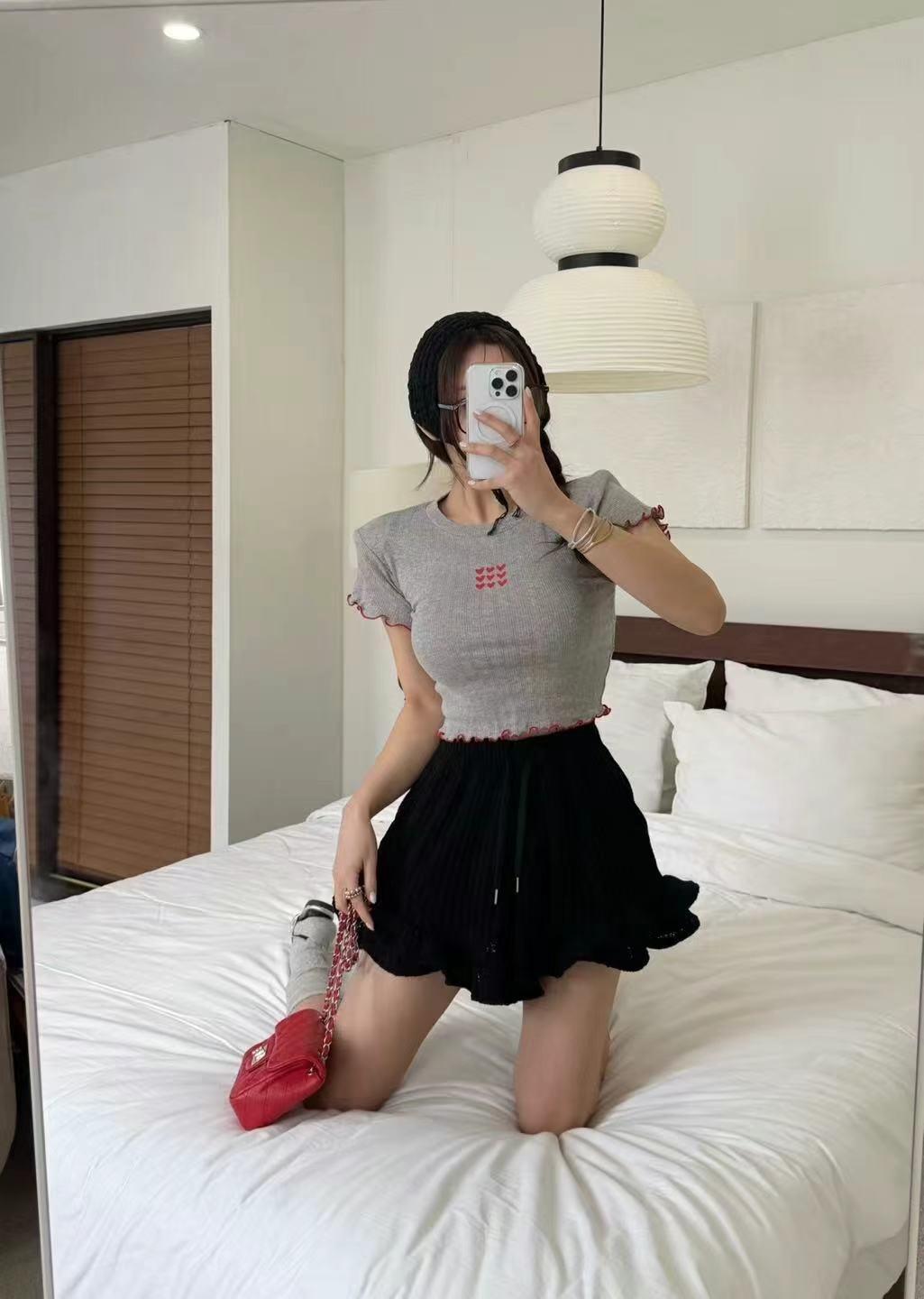 木耳滾邊愛心短版T
