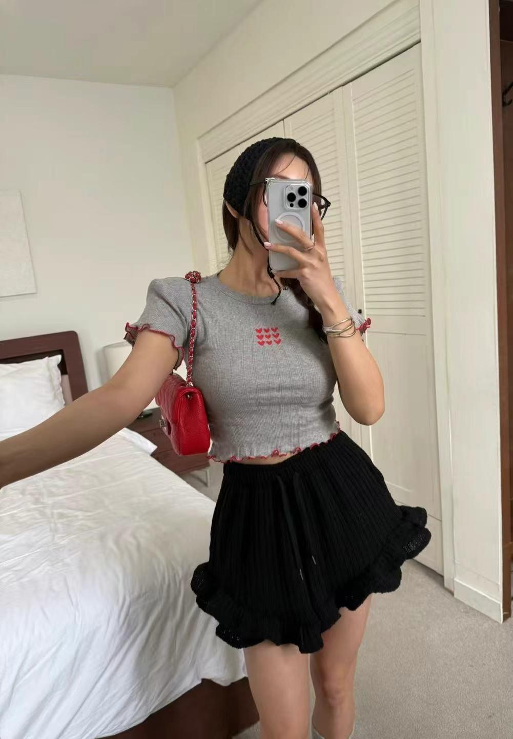 木耳滾邊愛心短版T