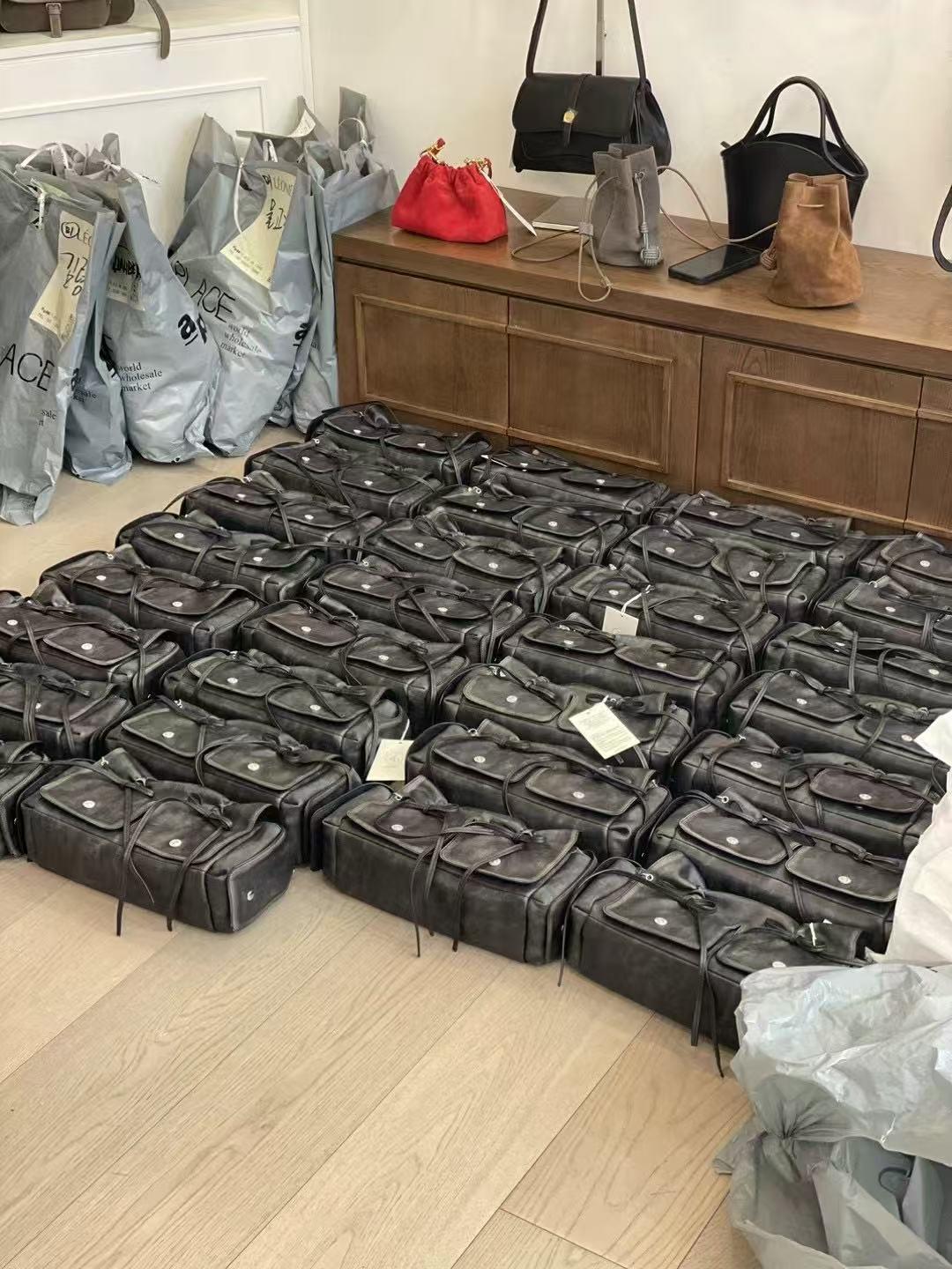 泫雅同款 甜酷機車感 蝴蝶結包包