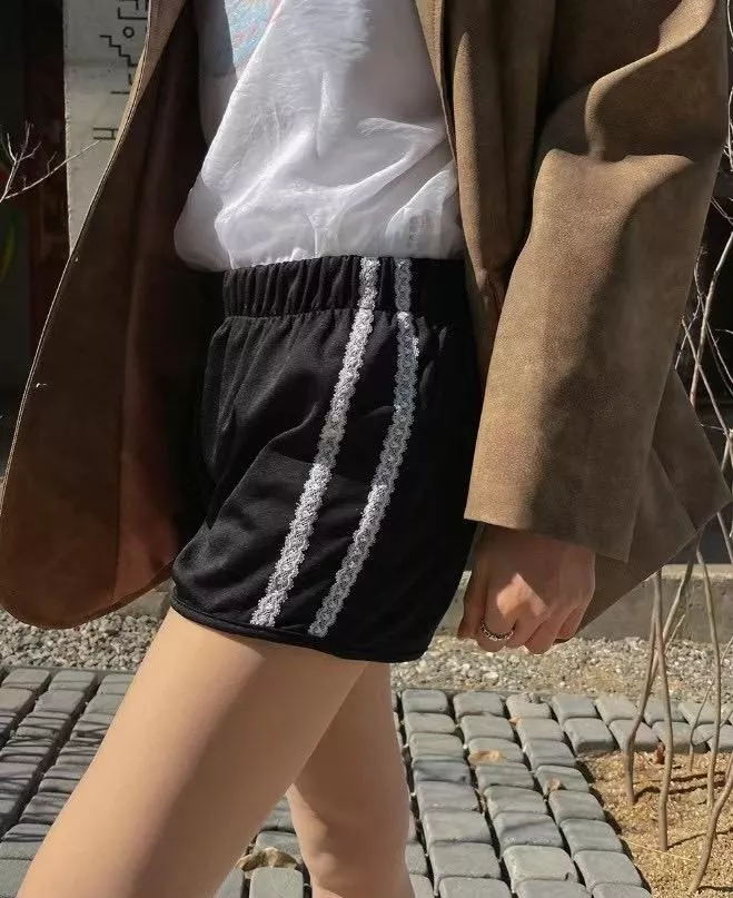 日常甜心穿搭 蕾絲邊休閒短褲