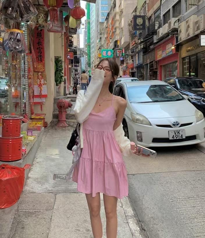 甜美微 V 領吊帶洋裝