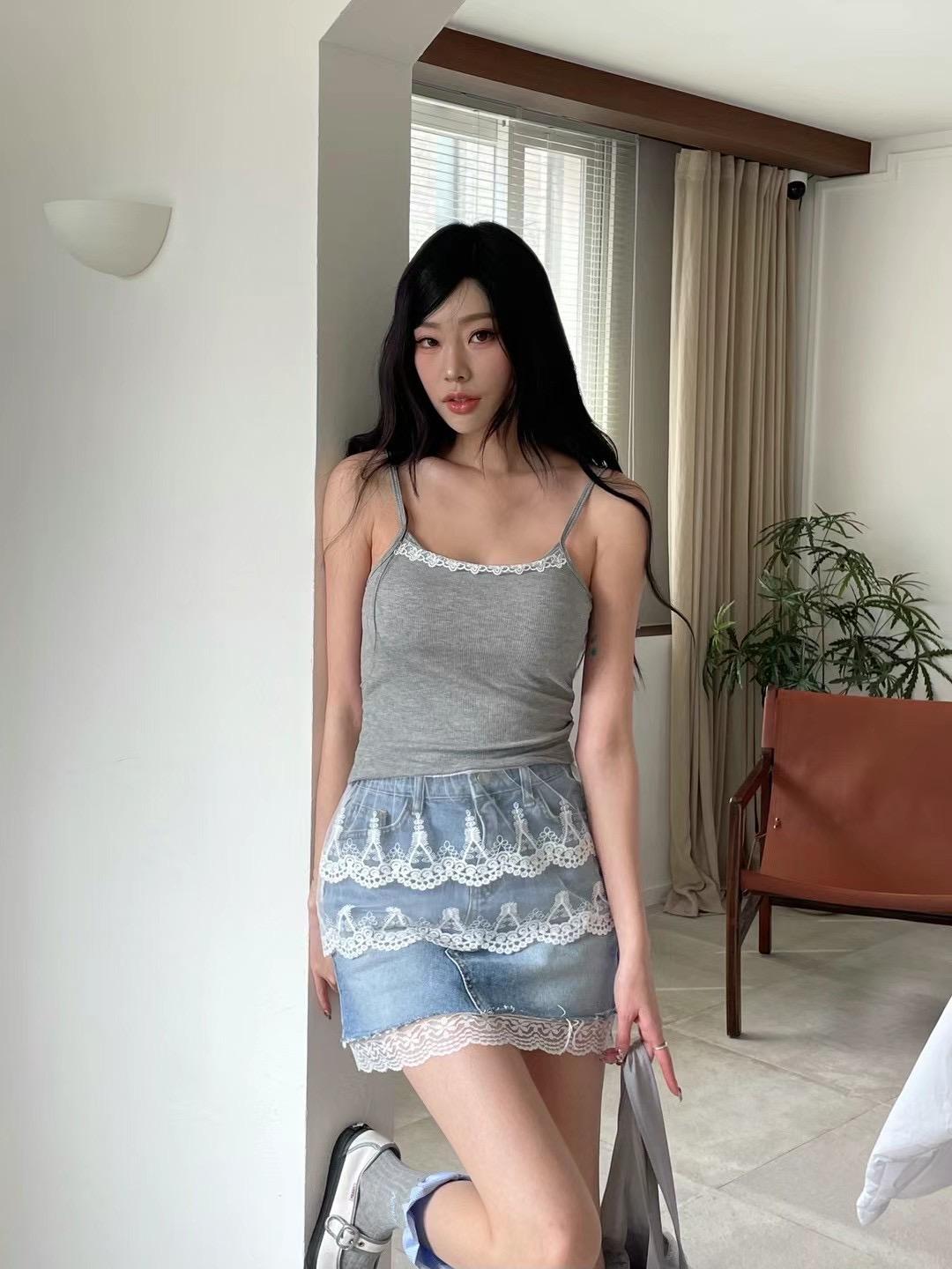 精緻蕾絲拼接細肩帶