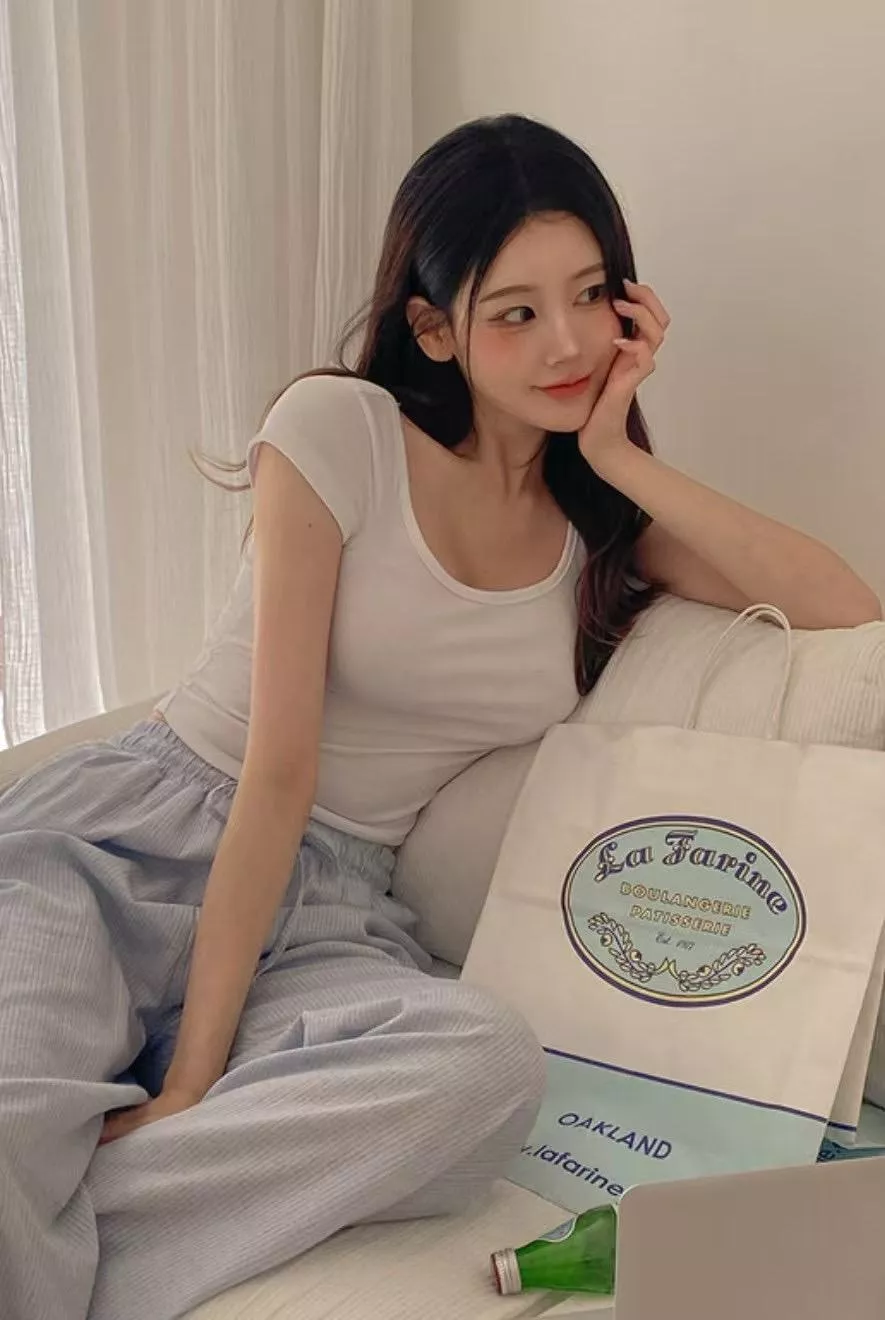 簡約百搭後開叉短袖T恤