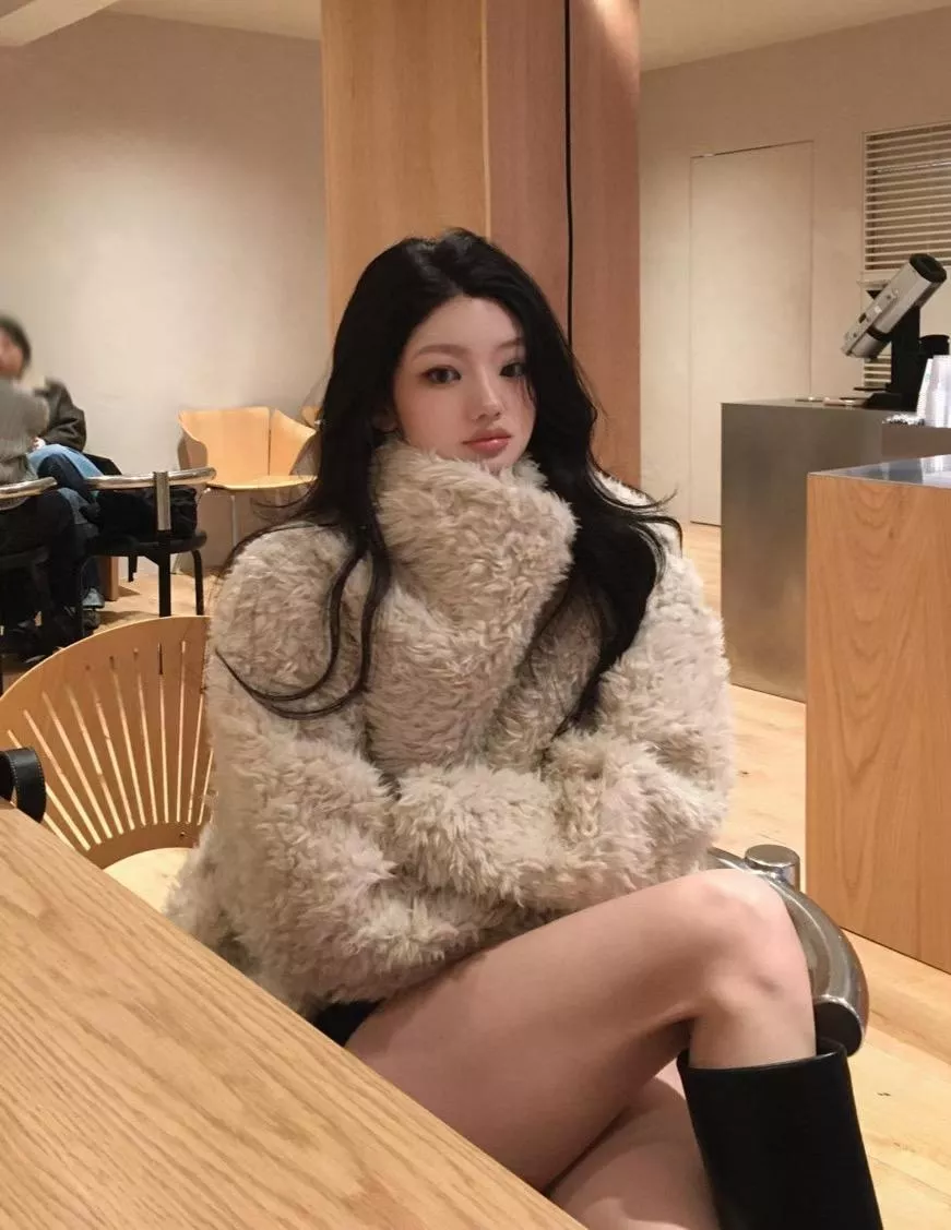 慵懶不規則仿羊卷毛短外套