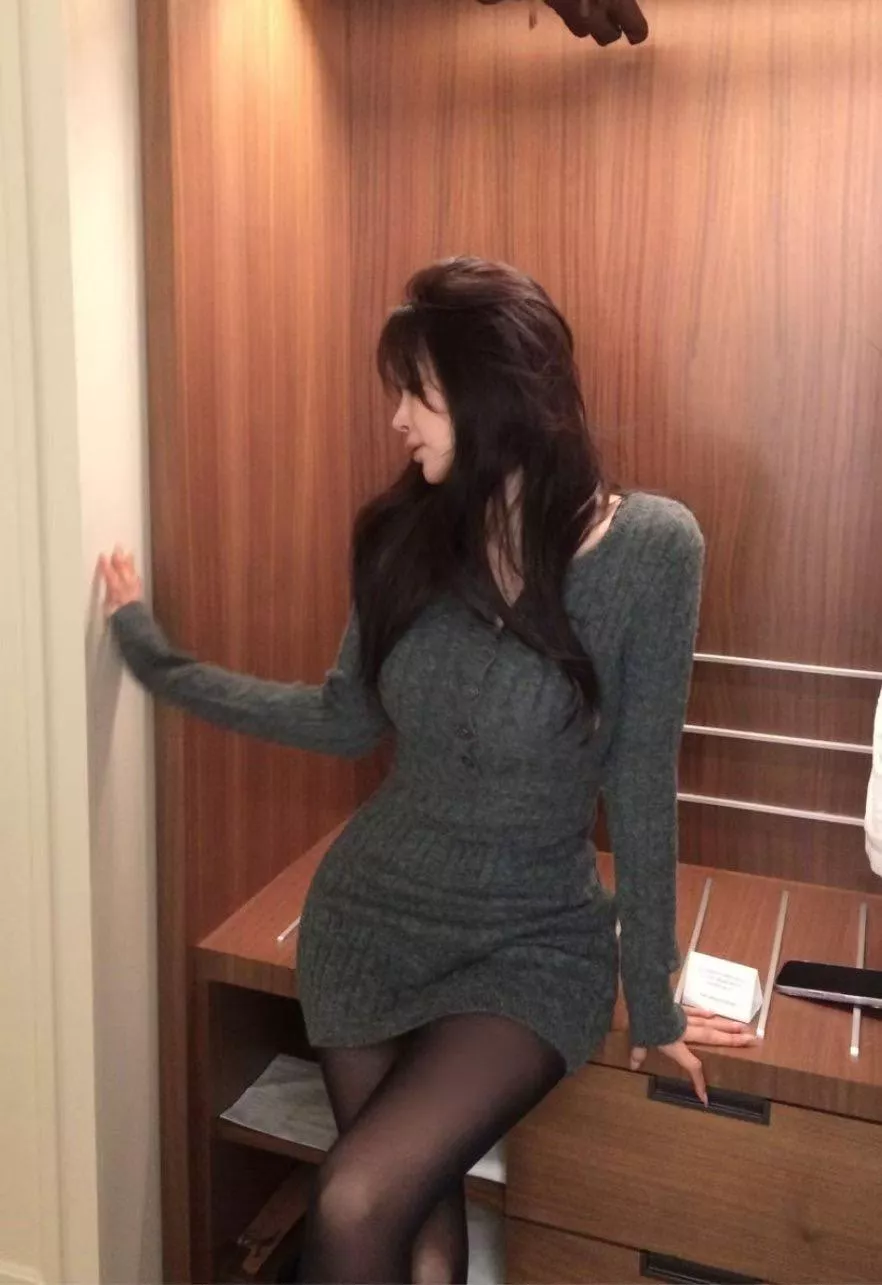 微性感釘扣小圓領包臀針織連衣裙