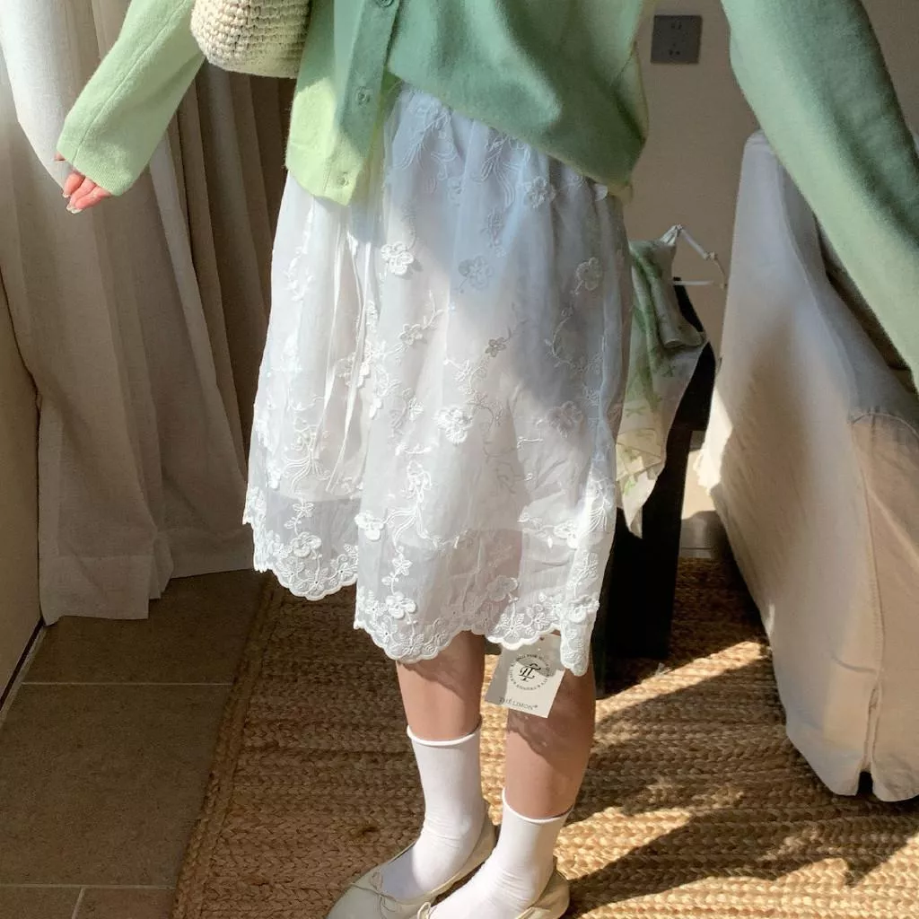 檸檬家 清冷學姐輕盈感溫柔白色蕾絲刺繡半身裙10062