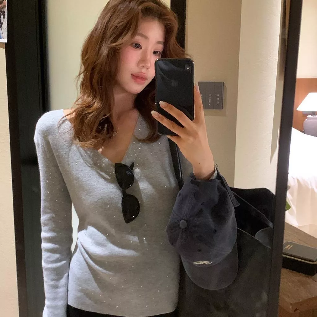 檸檬家 滿天星～重工燙鑽V領長袖修身針織衫(含6羊毛)00-8112