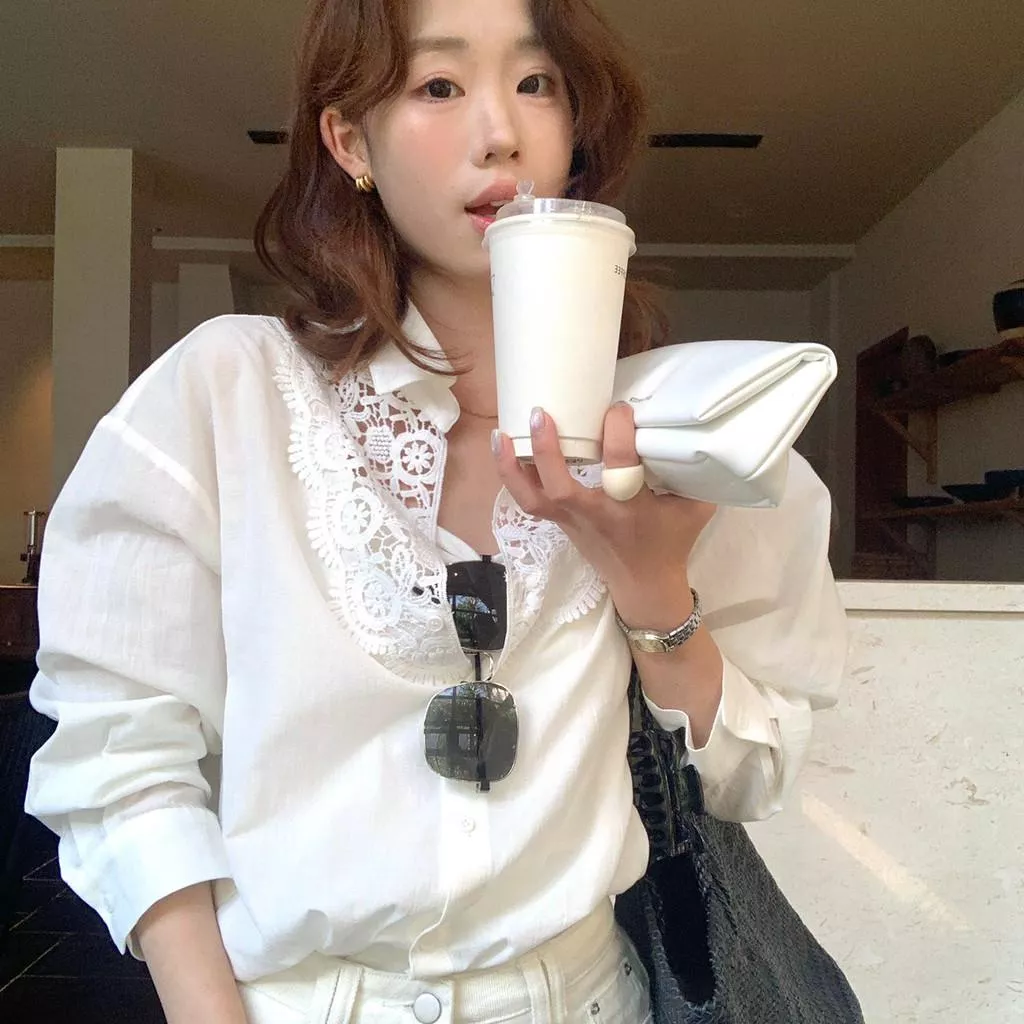 檸檬綠茶-舒適區～天絲苧麻翻領寬鬆蕾絲拼接襯衫10181