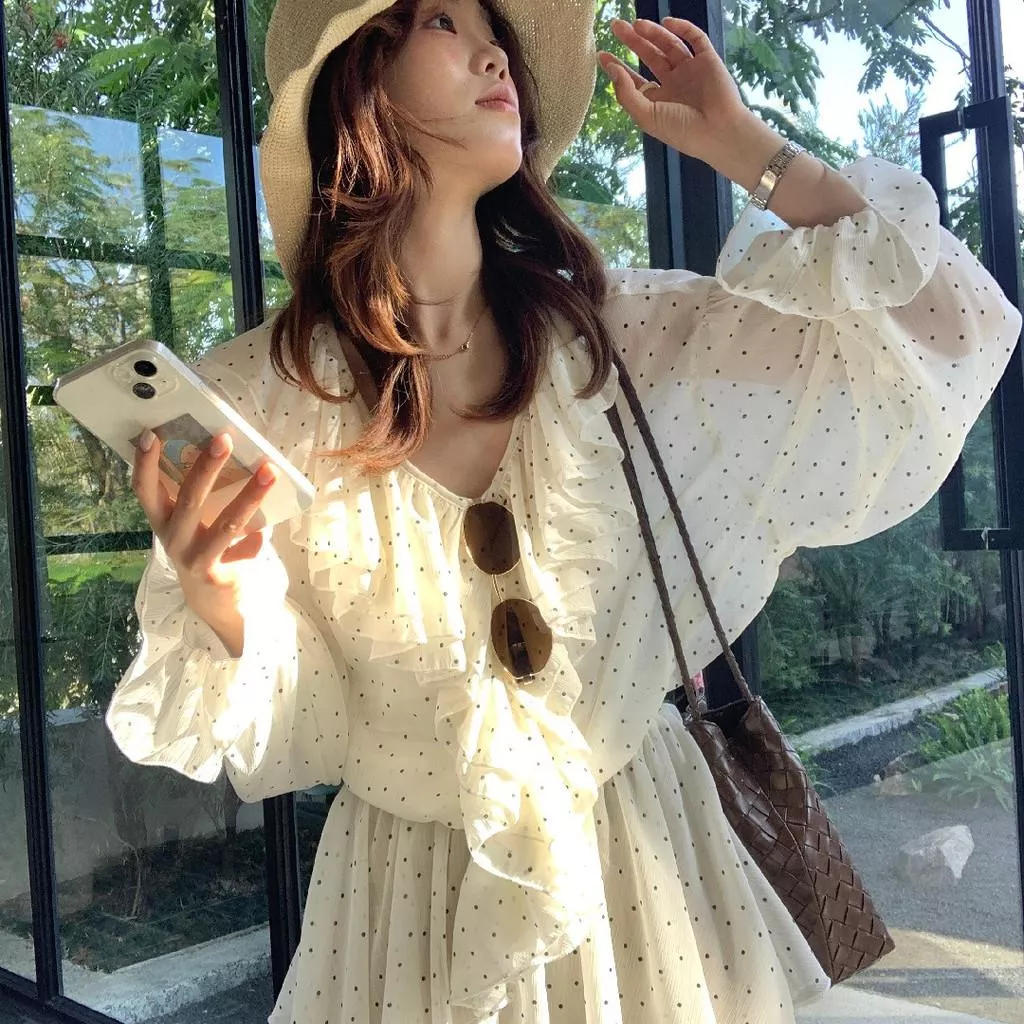 檸檬綠茶-26年早春溫柔杏色波點印花荷葉邊收腰設計感連衣裙10218