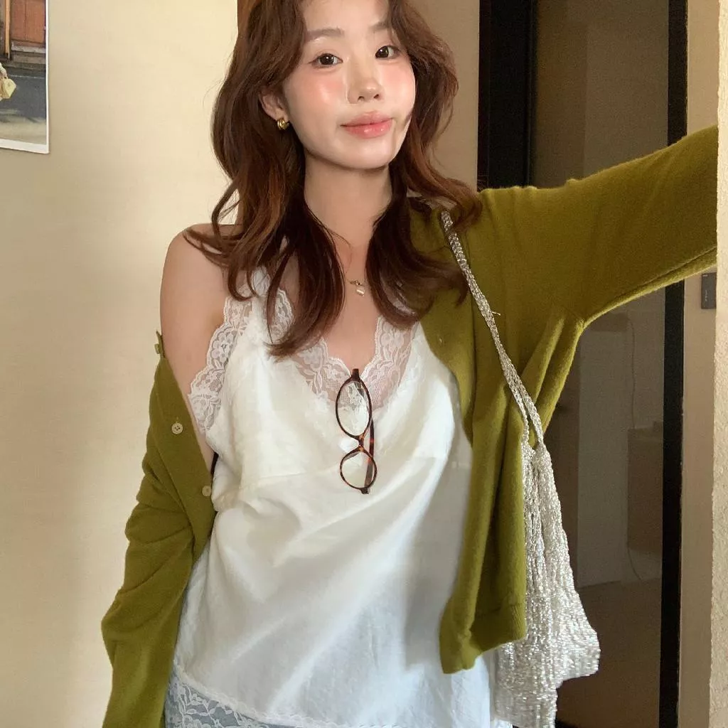 檸檬綠茶-氣質內搭～超美蕾絲拼接純色顯瘦吊帶背心(含10羊毛1015