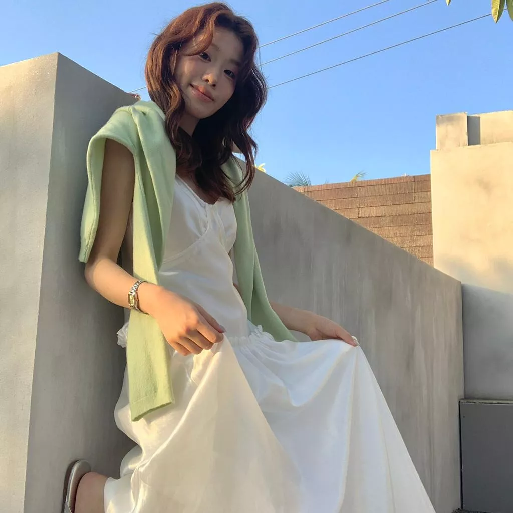 檸檬綠茶-甜茶特調～氣質慵懶V領顯瘦人魚珠光吊帶連衣裙10111