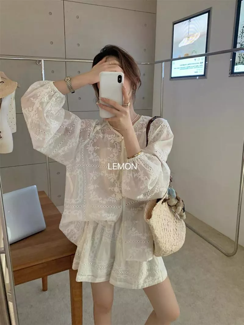 ✈️現貨🔥【正品代理】春夏🌸The lemon仙氣爆棚🤍韓系渡假風新中式盤扣刺繡襯衫+A字刺繡蕾絲短褲套裝6265/杏色