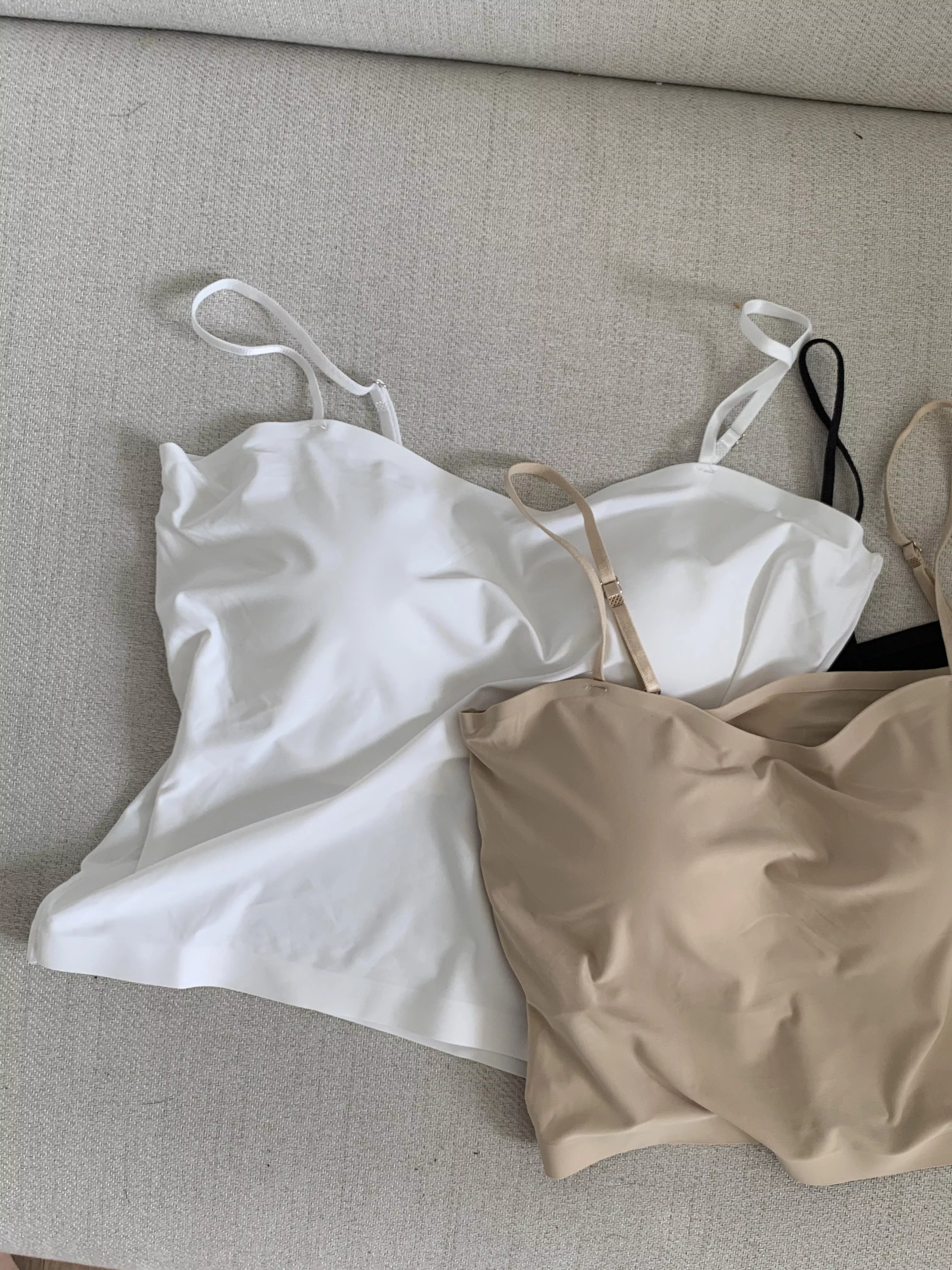 FLORA 冰絲無痕平口短版背心