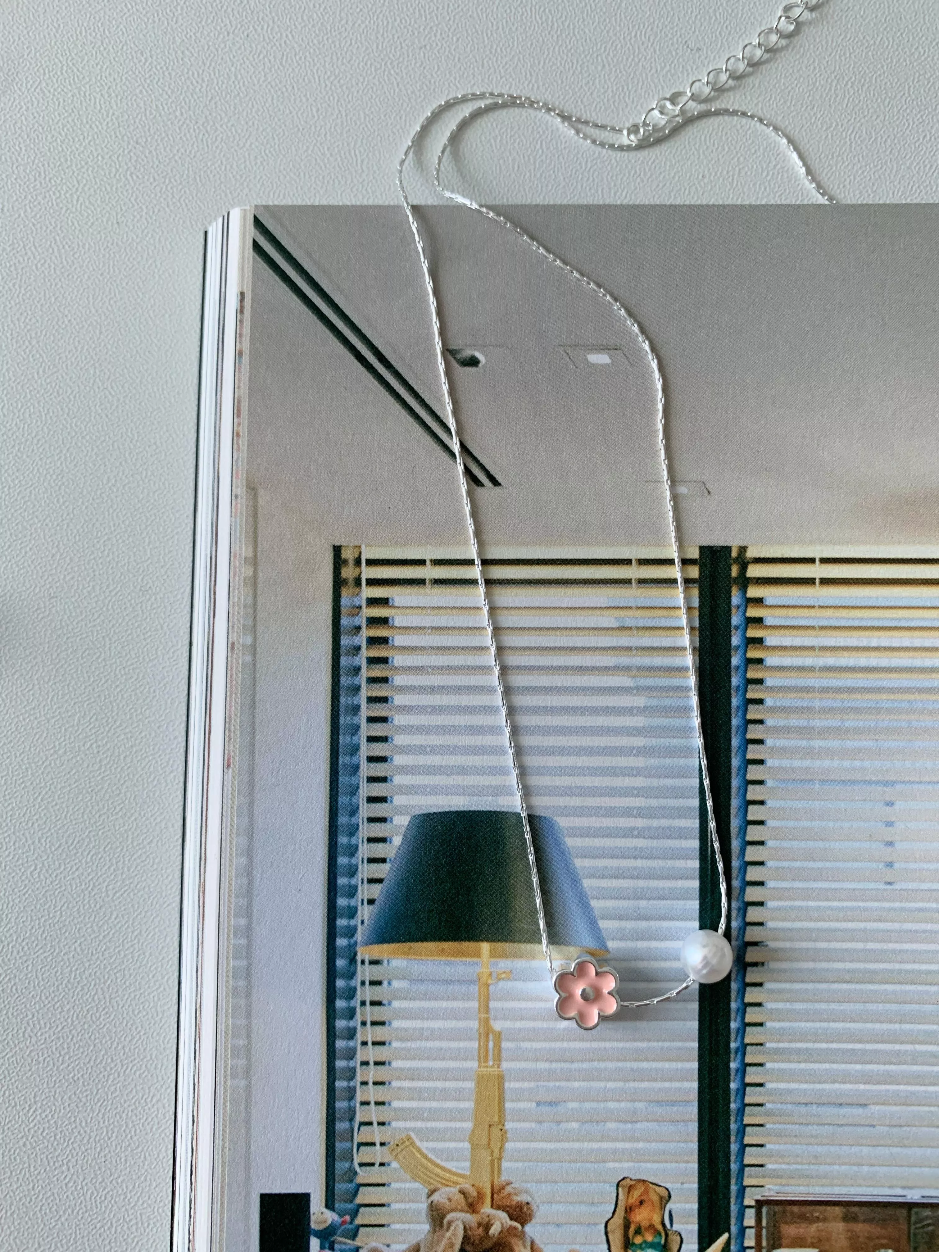 Daisy pearl necklace