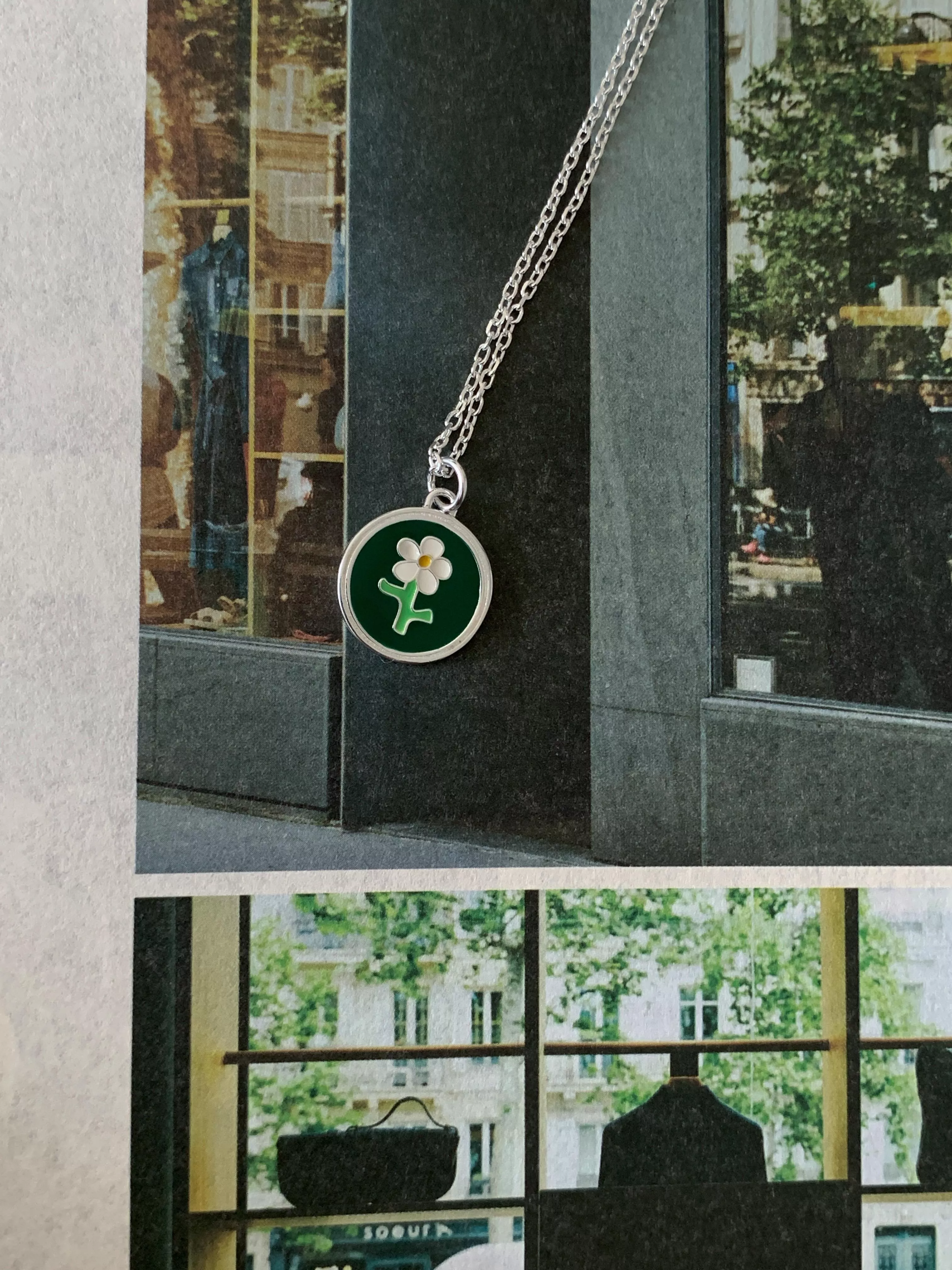 Vingtage daisy necklace