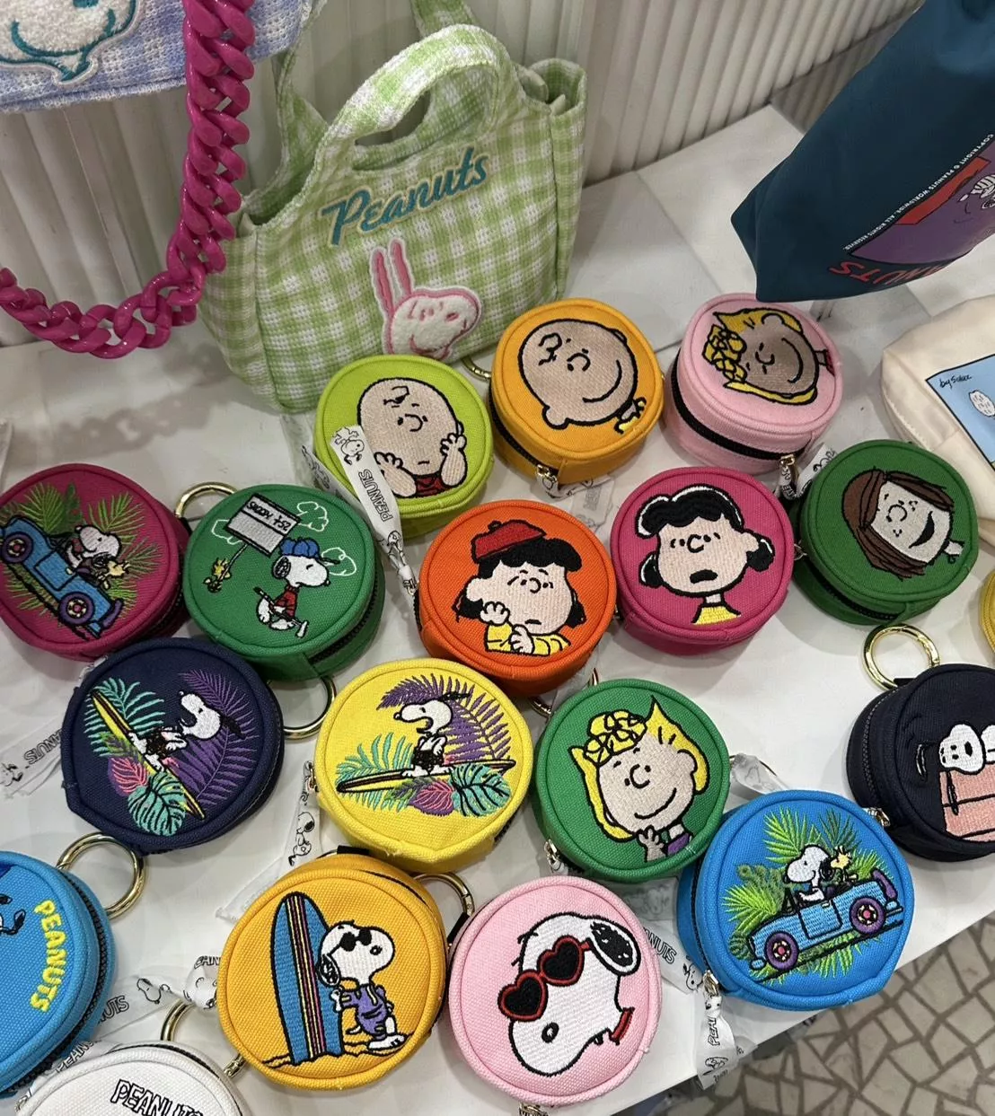 Peanuts 史努比刺繡小圓包 (正版授權)