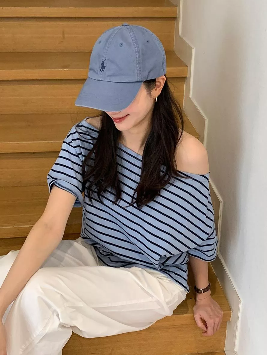 (ordinairement) 條紋斜肩tee