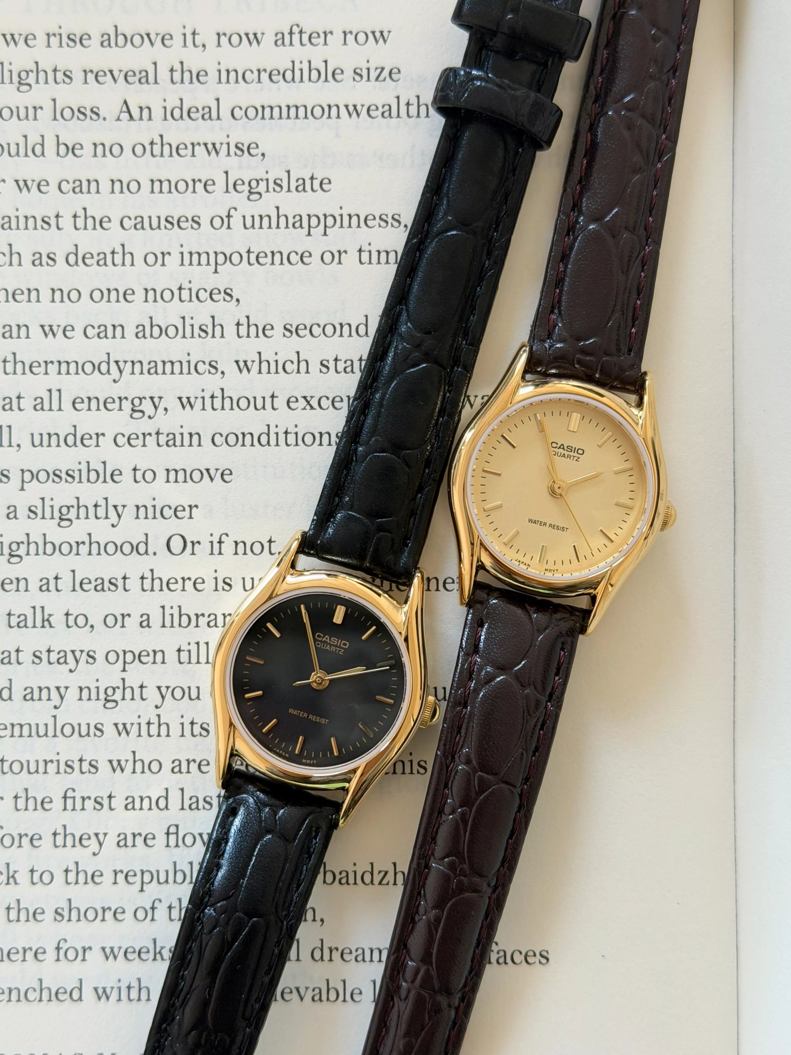 (Casio) vintage gold watch