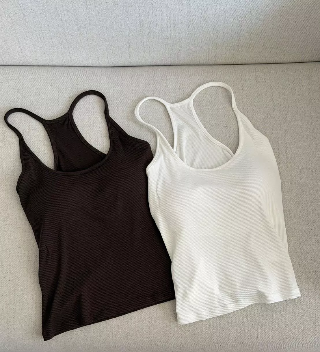 (FLORA) 坑條細肩背心