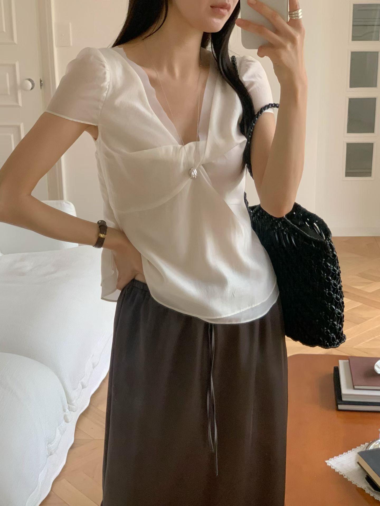 緞面立體扭結blouse