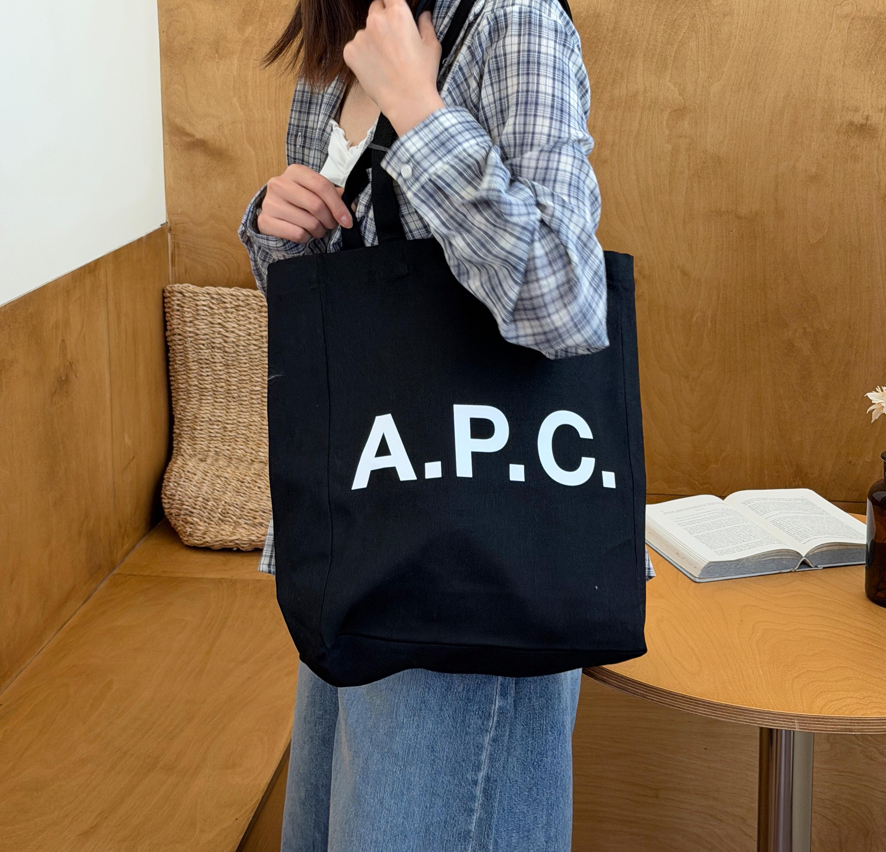 A.P.C LOU #NOIR 黑色薄帆布袋