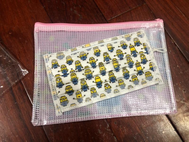 台灣現貨 kitty 正版授權 萬用袋 口罩收納袋 隨包附送酒精消毒棉片