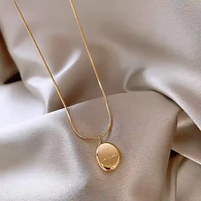 316L醫療鋼質感簡約英文字母圓幣項鍊RSB5001 鈦鋼 飾品