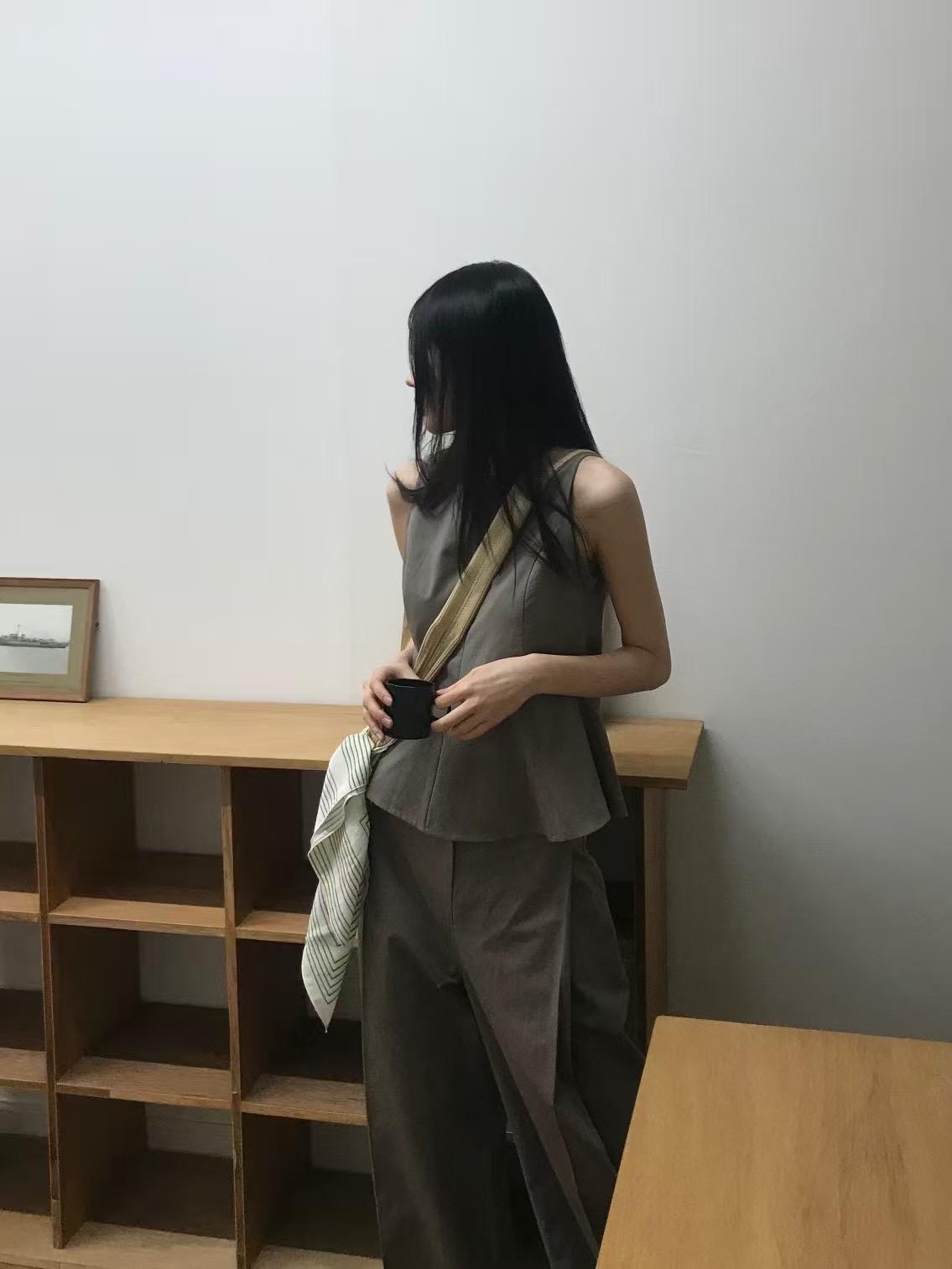 4"13 削肩無袖背心