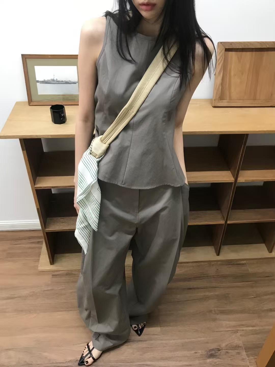 4"13 削肩無袖背心