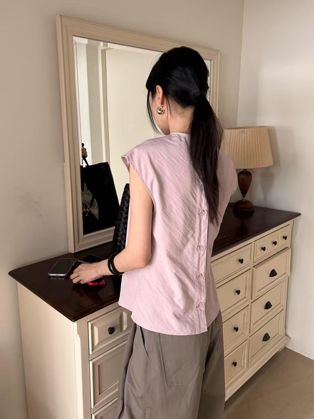 4"13 細紋光澤排釦背心