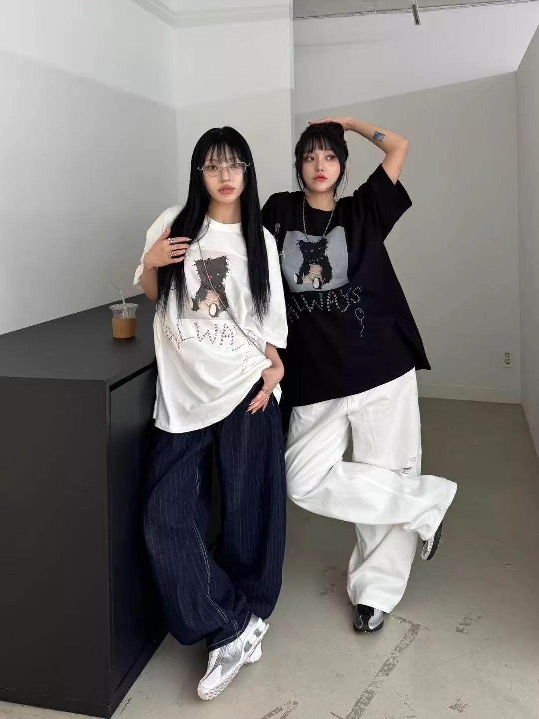 4"13 愛心字母排列貓咪tee