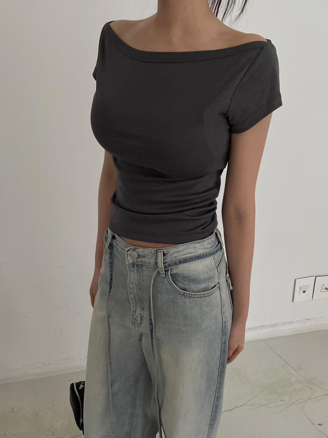 4"13 一字領貼身短tee