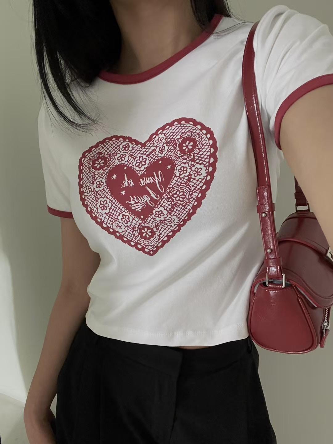 4"13 短版滾邊愛心tee