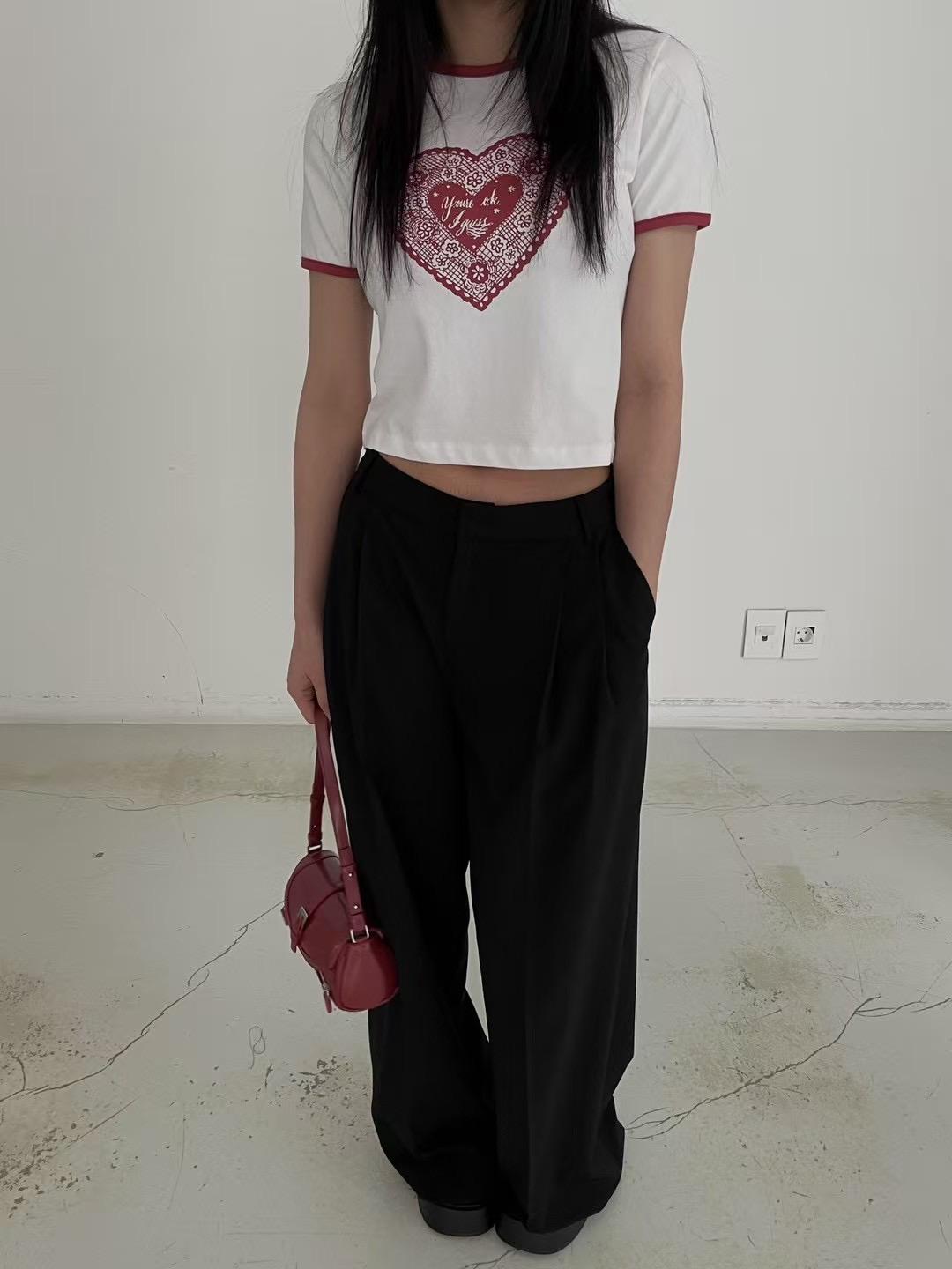 4"13 短版滾邊愛心tee