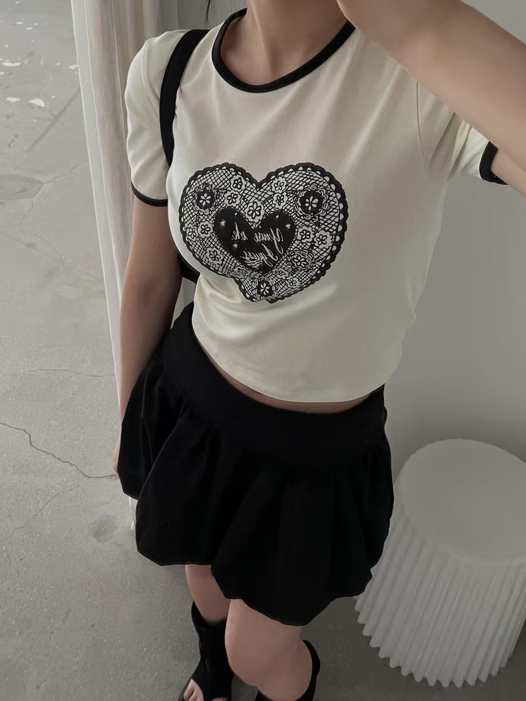 4"13 短版滾邊愛心tee
