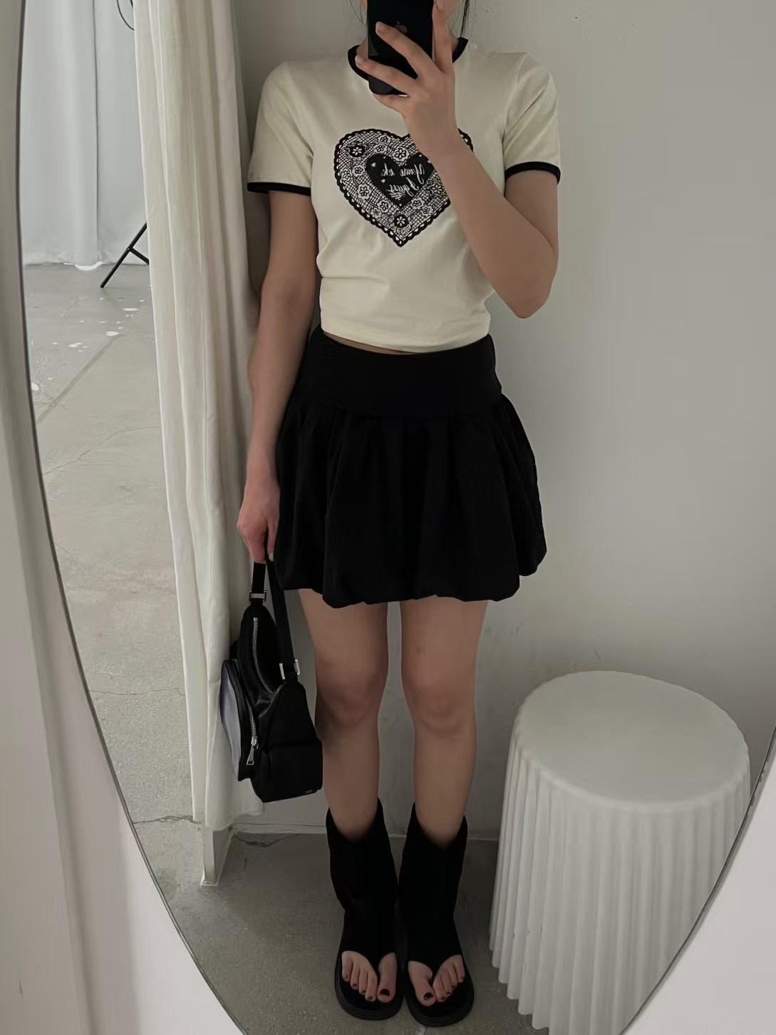 4"13 短版滾邊愛心tee
