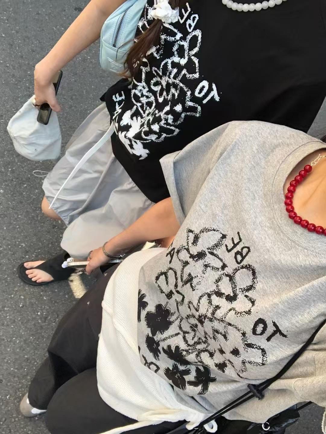 4"13 寬鬆花花短袖tee