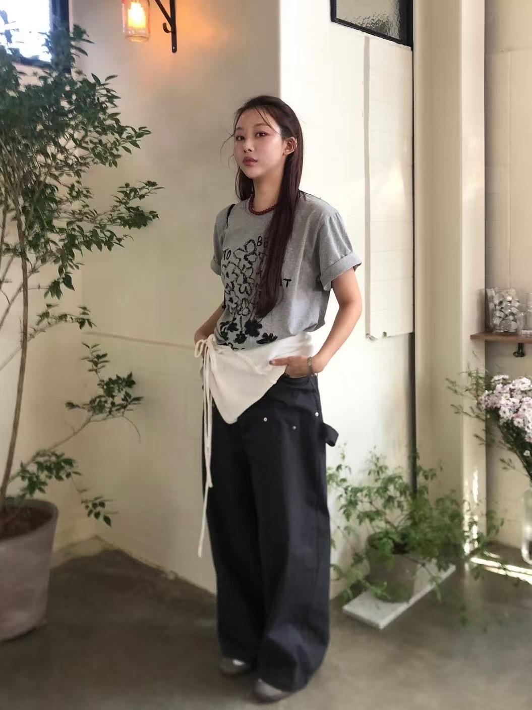 4"13 寬鬆花花短袖tee
