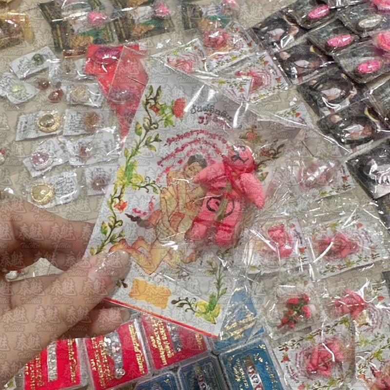 阿贊Ban 抱抱人偶