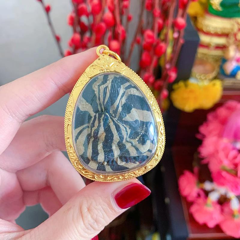 龍婆培 掩面必打佛