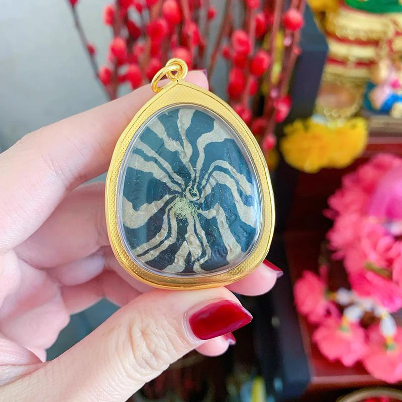 龍婆培 掩面必打佛