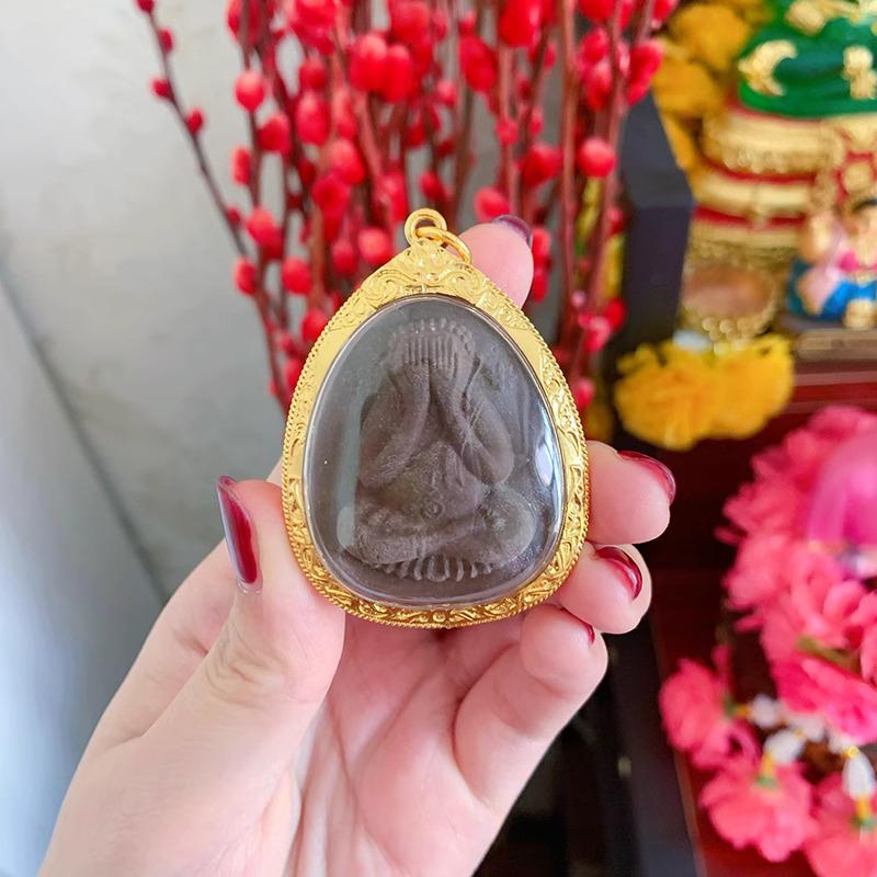 龍婆培 掩面必打佛