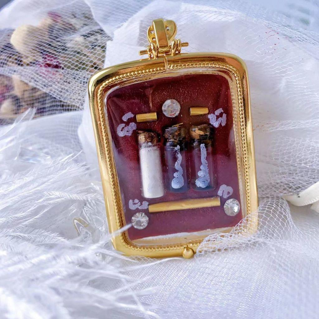 阿贊素伊 傾語女神