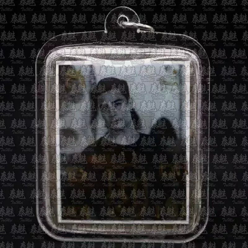 魯士孤 男大靈 Chairs