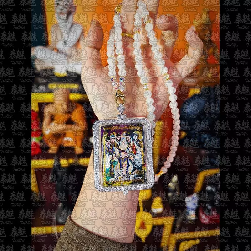 阿贊歐查 左擁右抱 多夫女王