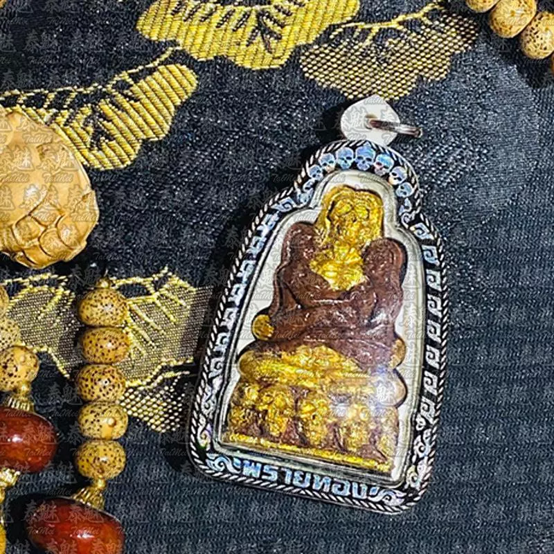 阿贊咒 派燙抱女坐耳報