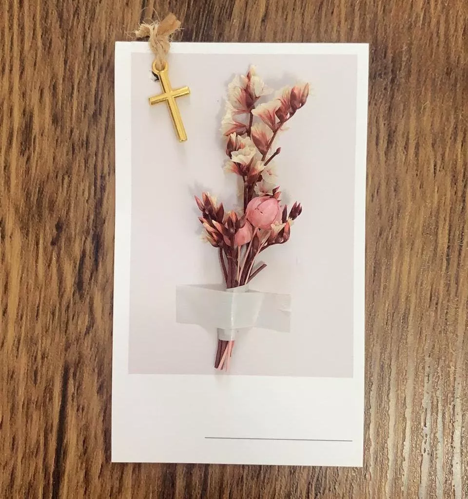 優雅小花束小卡 x 小金色十字架