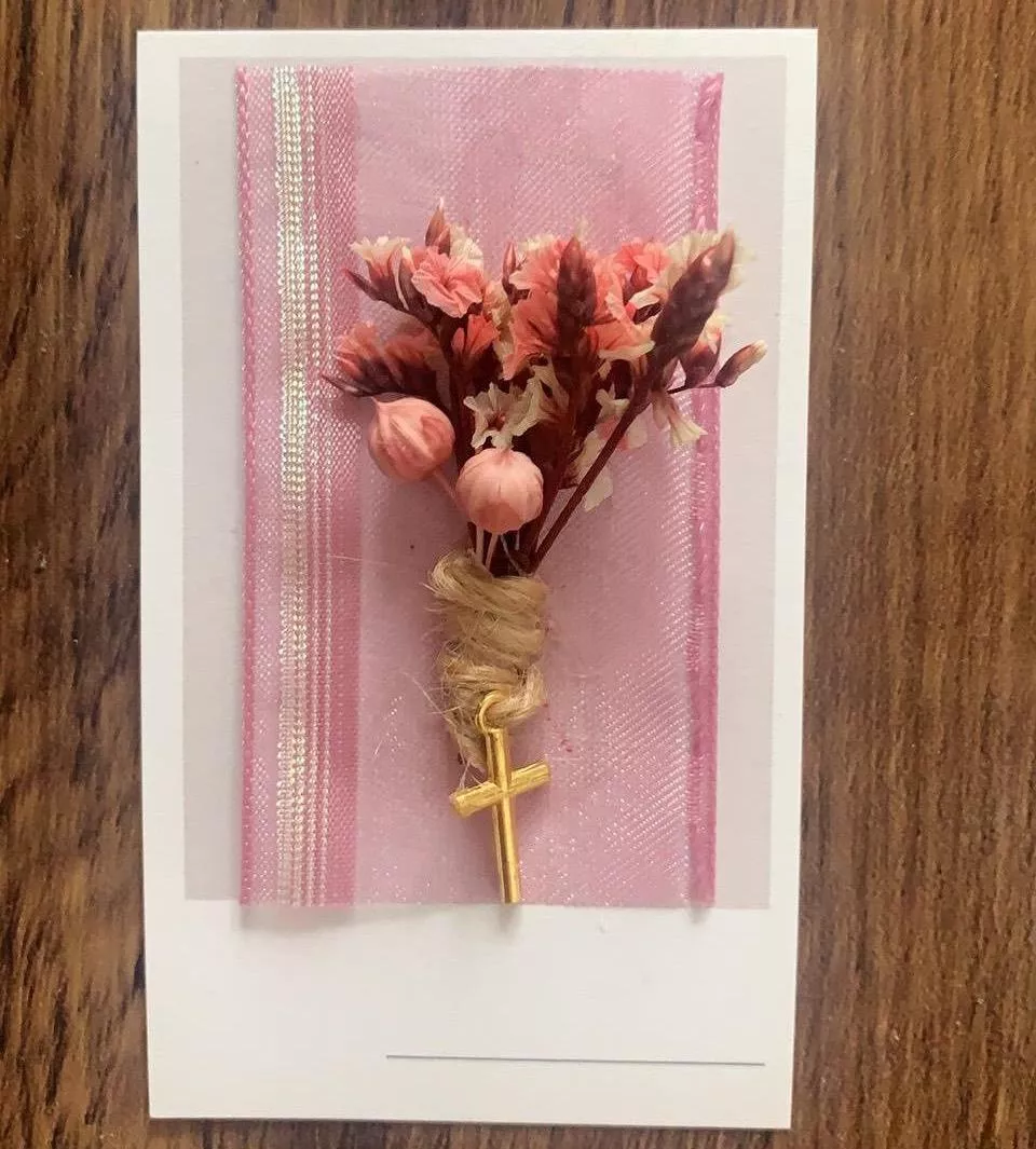 優雅小花束小卡 × 粉紅色緞帶 × 小金色十字架