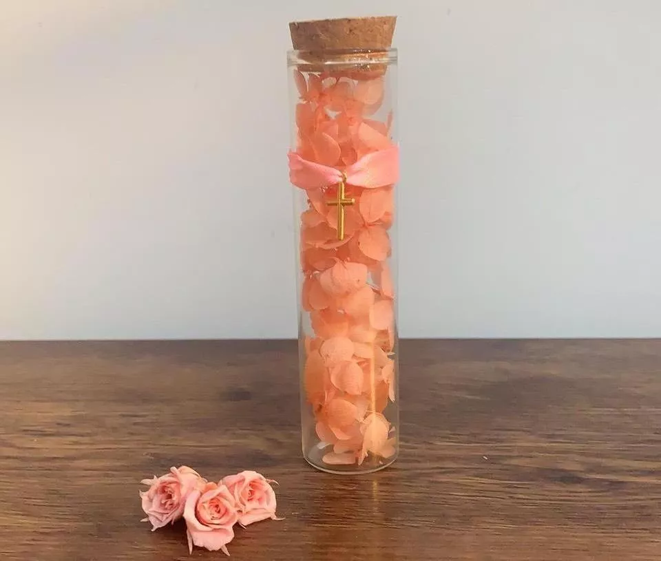 粉紅色繡球花永生花玻璃瓶 × 小金色十字架
